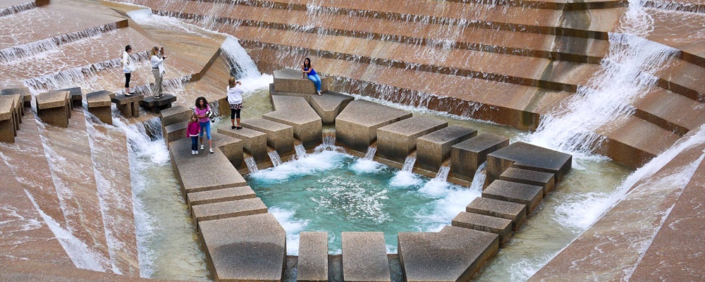 the active pool at the Fort Worth Water Gardens